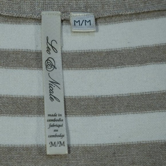 Leo & Nicole Gray White Pink Button-Front V-Neck - Picture 3 of 7